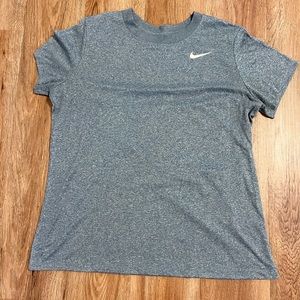 Nike dri fit tee size L